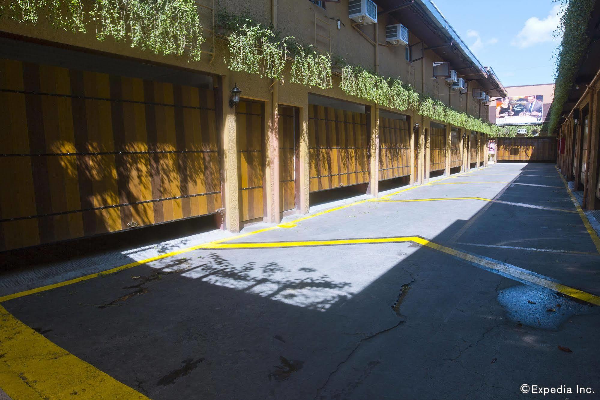 Victoria Court Las Piñas Exterior foto
