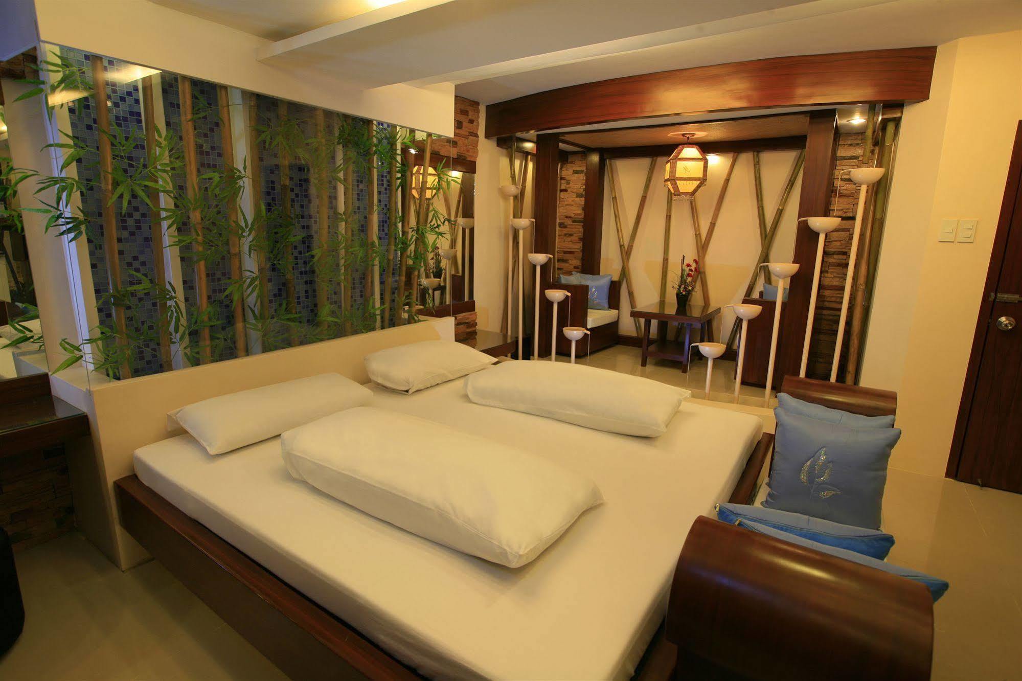 Victoria Court Las Piñas Exterior foto