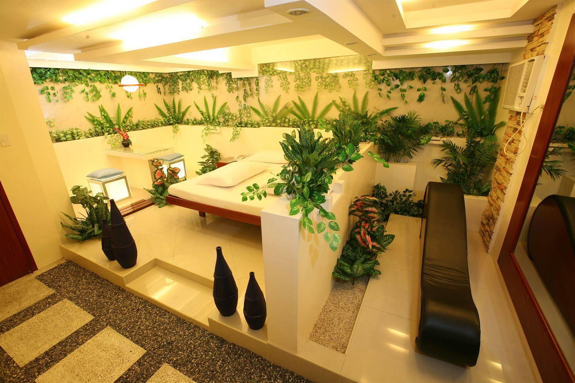 Victoria Court Las Piñas Exterior foto