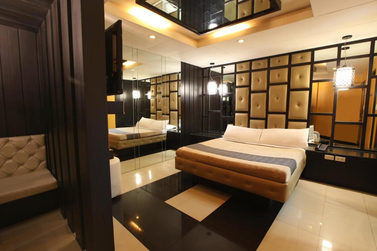 Victoria Court Las Piñas Exterior foto